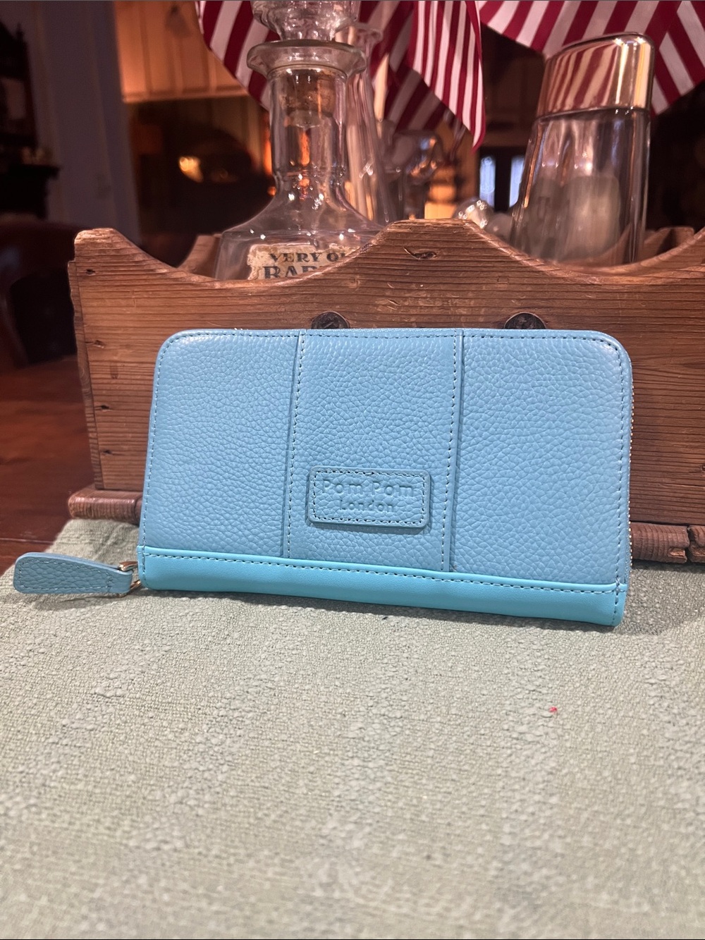 NWOT Pom Pom London Chelsea Wallet